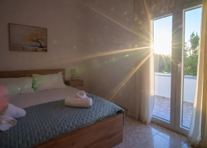 Arezina's شقة Vromolithos